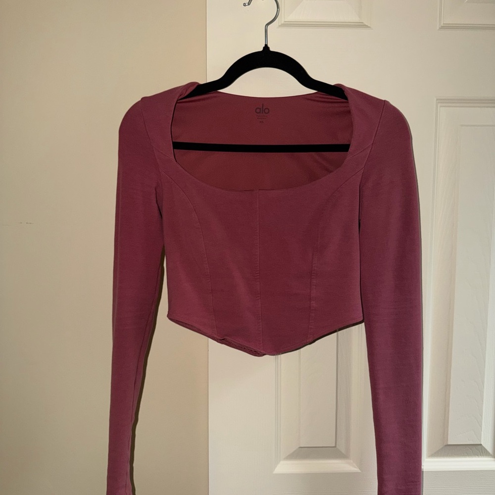 ALO Yoga Women's Mauve Long Sleeve Crop Top